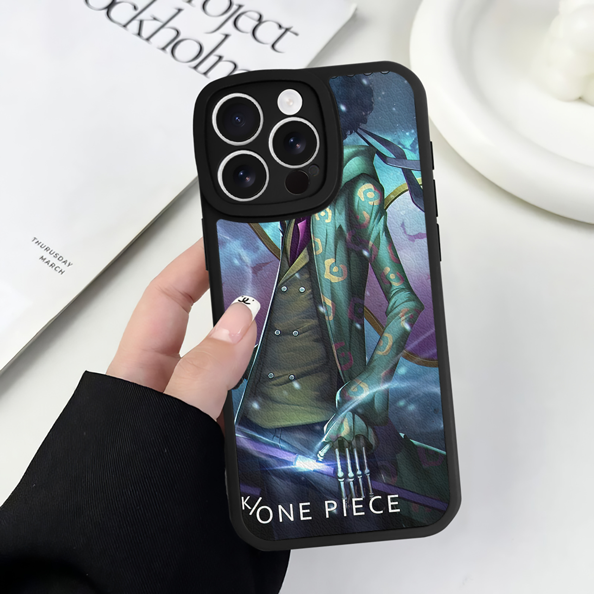 （画像用） ワンピース ONE PIECE 【iPhone 16シリーズ対応】シリコンスマホケース（レザー調） 材質：シリコン